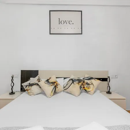 Апартаменты Homely Alcatri *